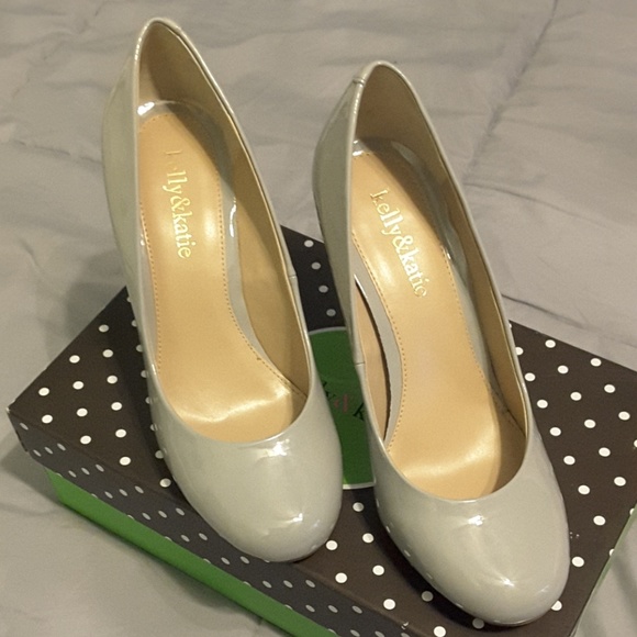 Grey pumps 7wide - Picture 2 of 8